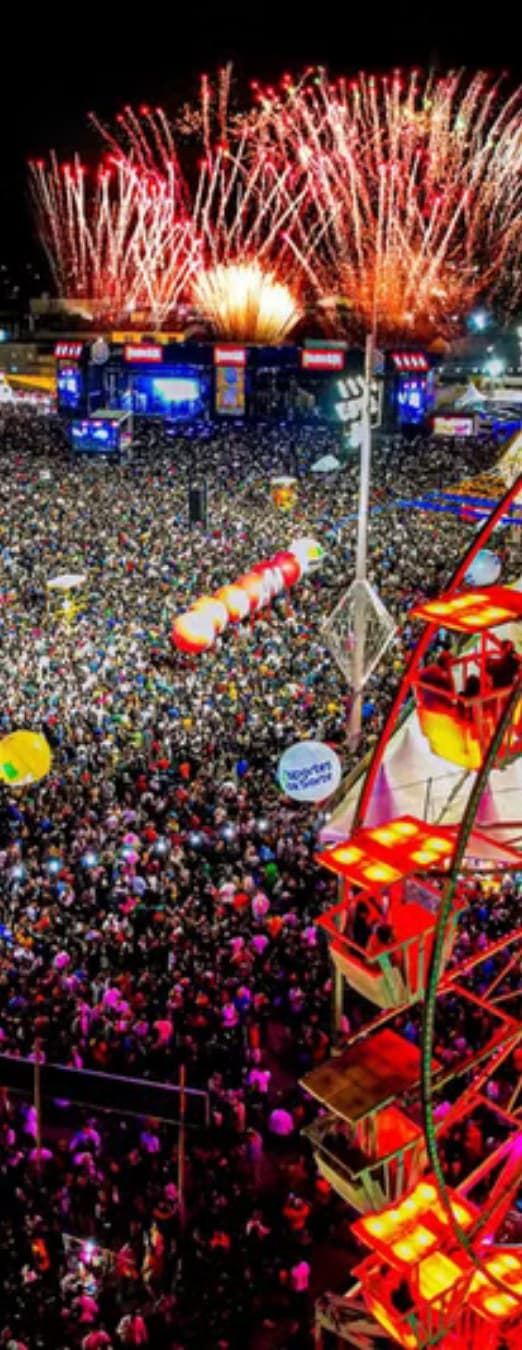 Público reunido em festa popular de Irecê